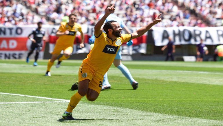 Lucas Gamba celebrando su último gol contra River.