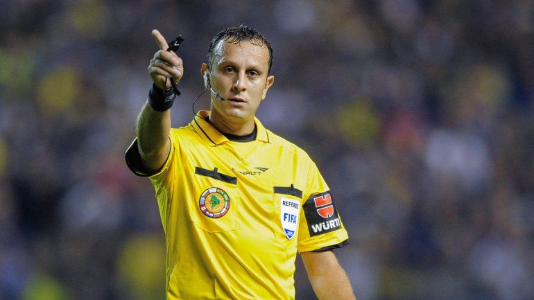 Herrera debutó como árbitro internacional en el Boca-River del escándalo.