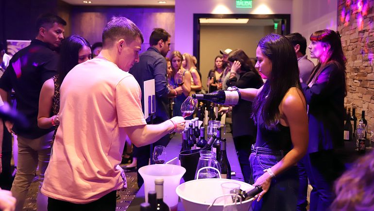 Degustación ilimitada de 15 bodegas: llega la Hilton Wine Experience Patagonia 2025