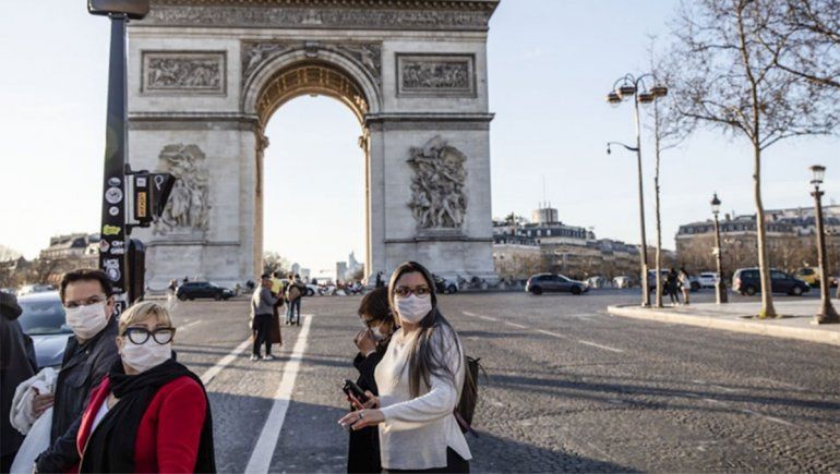Francia pide a empresas que reserven barbijos por temor a un rebrote