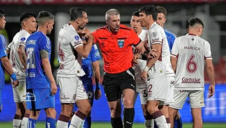 La furia de Izquierdoz con arbitraje por el polémico penal cobrado en el último minuto ante la U de Chile
