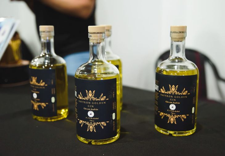 El Saffron Golden Gin, un destilado único en la Patagonia premiado por su identidad. El Saffron Golden Gin, un destilado único en la Patagonia premiado por su identidad.