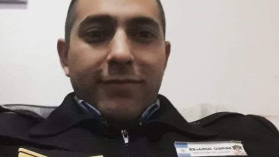 Murió el policía bombero que se disparó en la cara