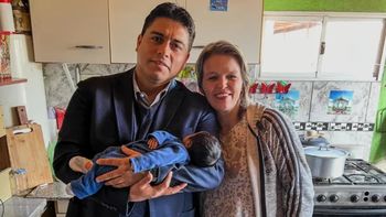 El gobernador de Santa Cruz, Claudio Vidal, visitó a Noah y su mamá en su casa. El gobernador de Santa Cruz, Claudio Vidal, visitó a Noah y su mamá en su casa.