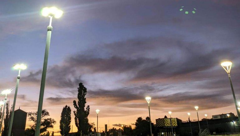 ¿Ovni? Una extraña luz en el cielo sorprendió a los vecinos de Zapala