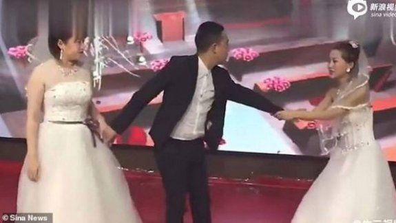 Cayó vestida de novia y paró el casamiento de su ex