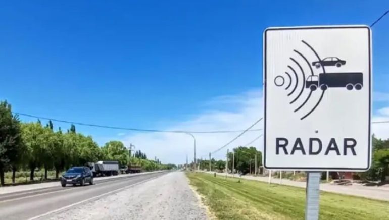 Los radares en la Ruta 7 en El Chañar se habían dado de baja el 10 de diciembre del 2023 por errores de la empresa Fluxa SA. Los radares en la Ruta 7 en El Chañar se habían dado de baja el 10 de diciembre del 2023 por errores de la empresa Fluxa SA.