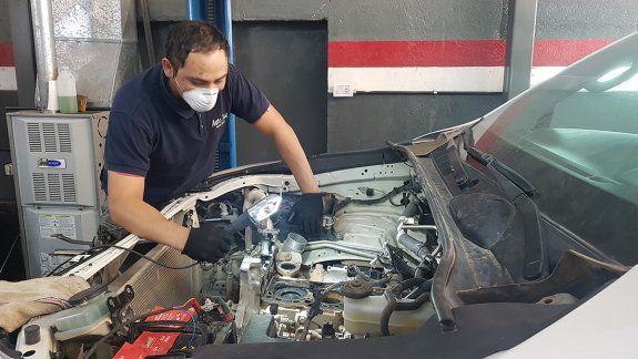 Los mecánicos de barrio ya no llegan a hacer el día