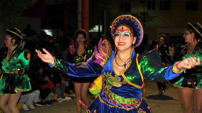 La magia del corso 2026 en Zapala: tres noches de color, música y mucha diversión | LM Neuquen La magia del corso 2026 en Zapala: tres noches de color, música y mucha diversión