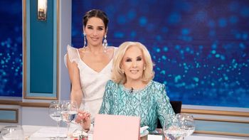 Juana Viale junto a Mirtha Legrand. Juana Viale junto a Mirtha Legrand.