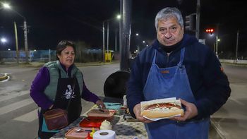 los jubilados que hacen los choripanes mas ricos del oeste neuquino