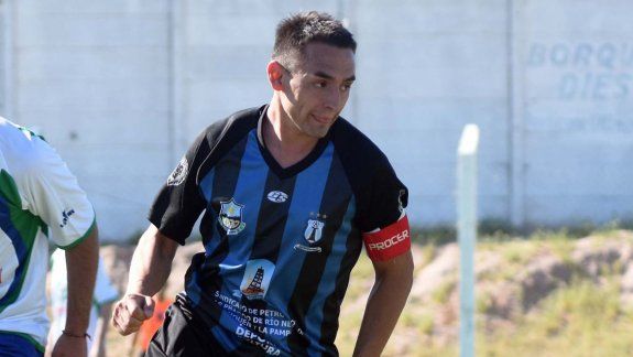Las dos caras de Hety: por un lado, el jugador; por el otro, el trabajador.