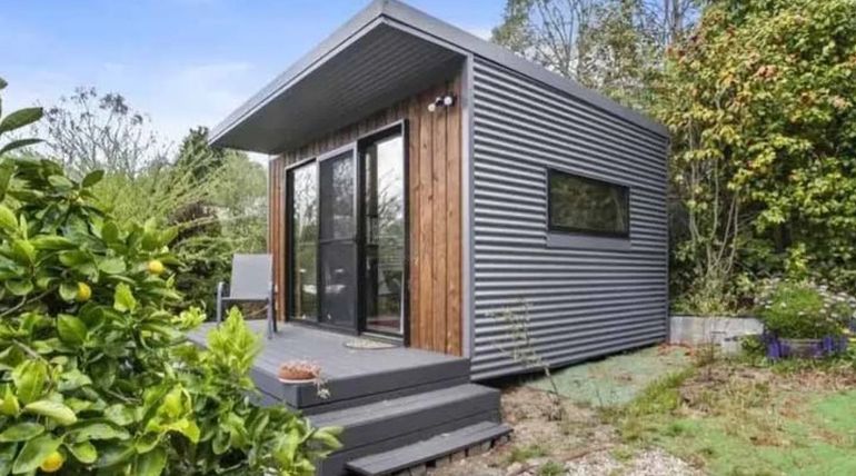 El movimiento Tiny House se originó en Estados Unidos y comprende a aquellas mini casas definidas como unidades de vivienda primarias y completas a pequeña escala. El movimiento Tiny House se originó en Estados Unidos y comprende a aquellas mini casas definidas como unidades de vivienda primarias y completas a pequeña escala.