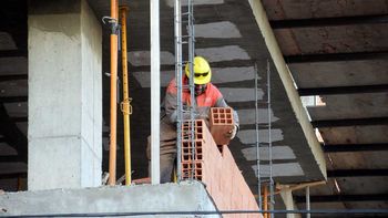 Nuevos sueldos UOCRA: cuánto gana un albañil en enero de 2026, por día y por hora Nuevos sueldos UOCRA: cuánto gana un albañil en enero de 2026, por día y por hora