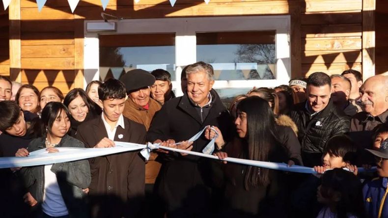 Chau a los trailers del CPEM 109: Figueroa inauguró la nueva escuela para Chorriaca | LM Neuquen Chau a los trailers del CPEM 109: Figueroa inauguró la nueva escuela para Chorriaca