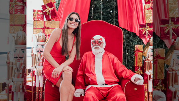 Pampita revolucionó el Alto Comahue Shopping durante la tarde de este domingo.
