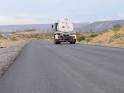 Un trayecto de la ruta provincial 6 entre Neuquén y Río Negro. Un trayecto de la ruta provincial 6 entre Neuquén y Río Negro.