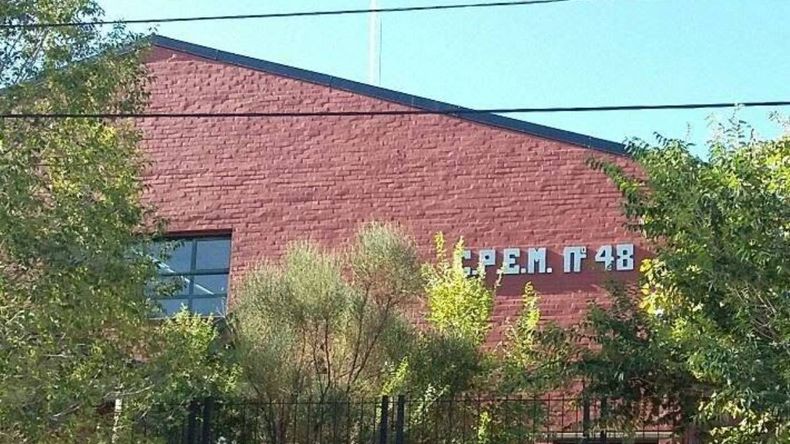 Todo ocurrió durante el ingreso del turno tarde a clases. | LM Neuquen Todo ocurrió durante el ingreso del turno tarde a clases.