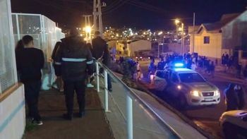 Fiesta clandestina en el barrio Quirno Costa de Comodoro Rivadavia. Fiesta clandestina en el barrio Quirno Costa de Comodoro Rivadavia.