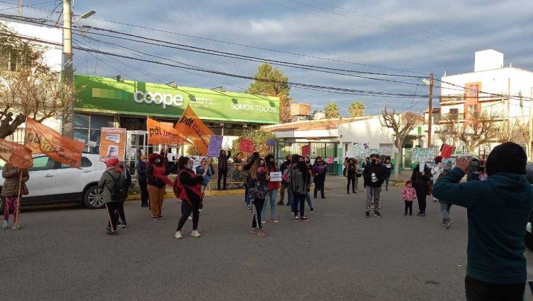 Pornoescándalo: repudiaron a Gaitán con un cartelazo en Plottier