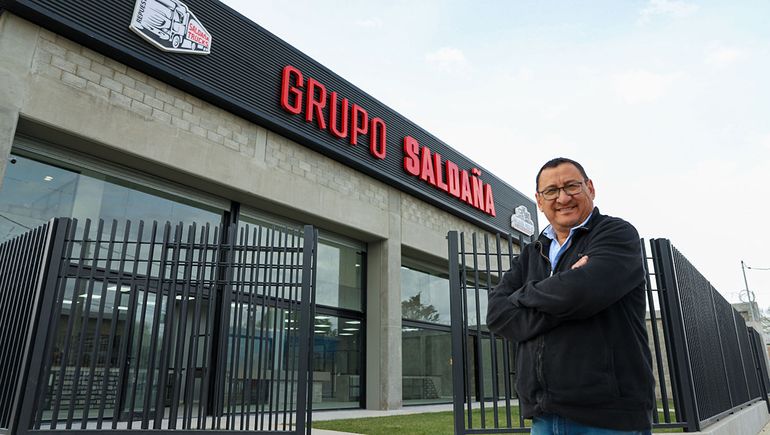 Carlos comenzó a trabajar en el rubro a los 15 años y hoy, con casi 40 años de trayectoria, construyó un imperio. Carlos comenzó a trabajar en el rubro a los 15 años y hoy, con casi 40 años de trayectoria, construyó un imperio.