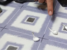 En el allanamiento se encontraron 20 envoltorios con cocaína, marihuana fraccionada, balanzas digitales y teléfonos celulares. En el allanamiento se encontraron 20 envoltorios con cocaína, marihuana fraccionada, balanzas digitales y teléfonos celulares.