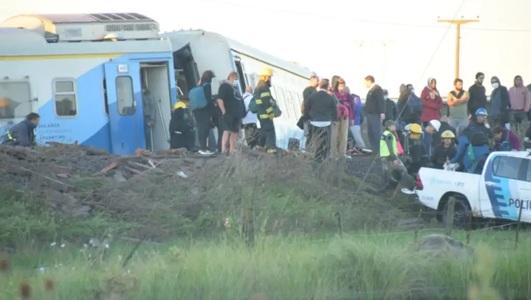 Descarriló un tren de pasajeros que iba a Bahía Blanca: hay 17 heridos