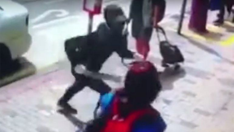 El colmo: quisieron robar un negocio pero no pudieron romper los cristales