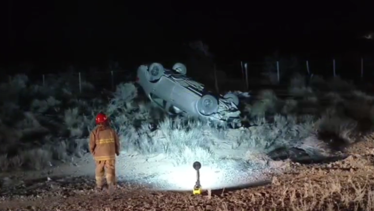 Perdieron el control y sufrieron un fuerte vuelco en Ruta 22: dos personas heridas