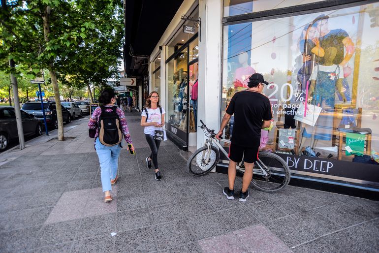 Por ordenanza se debe trabajar hasta las 14, sin embargo, debido a que ambas fechas cae en domingo, buscan disminuir el horario dos horas. Por ordenanza se debe trabajar hasta las 14, sin embargo, debido a que ambas fechas cae en domingo, buscan disminuir el horario dos horas.