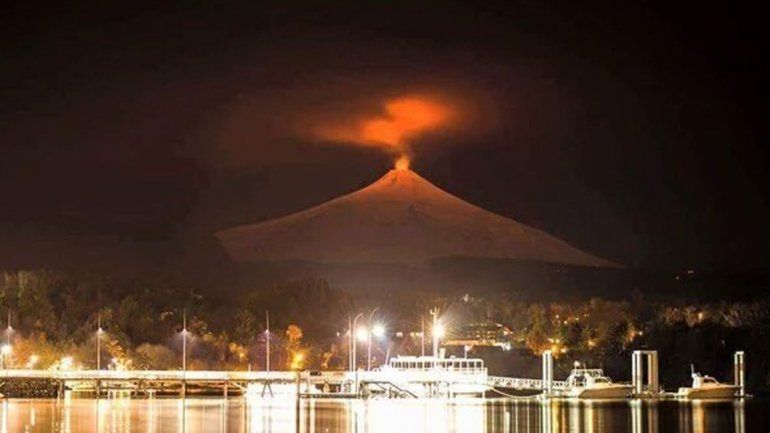 El volcán Villarrica registró erupciones de baja intensidad