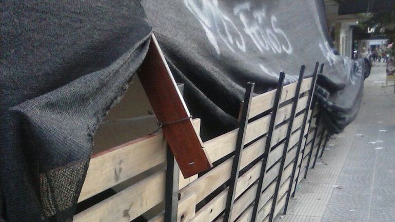 Un nene se lastimó la frente con una madera suelta en una obra céntrica