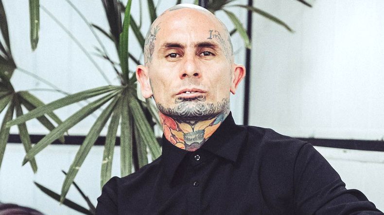 El look irreconocible antes de ser famoso de Emanuel Noir, el cantante que superó adicciones e intentos de suicidio