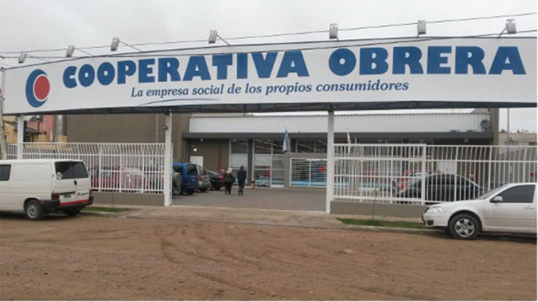 Balearon a un empleado de la Cooperativa Obrera en un intento de robo