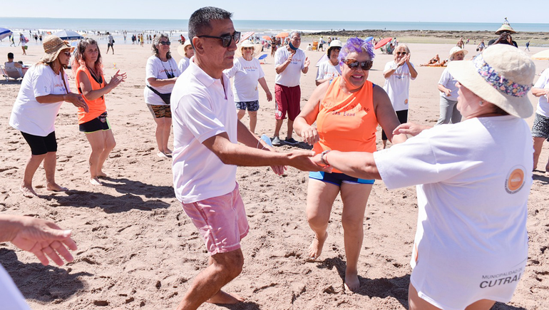 Baile y juegos en Las Grutas: así fue el primer día de los abuelos de Cutral Co
