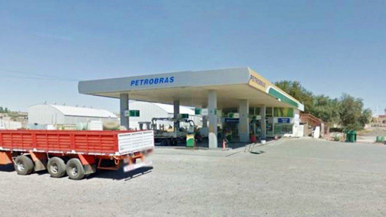 De la estación de servicio Petrobras de Centenario se llevó 55 mil pesos.