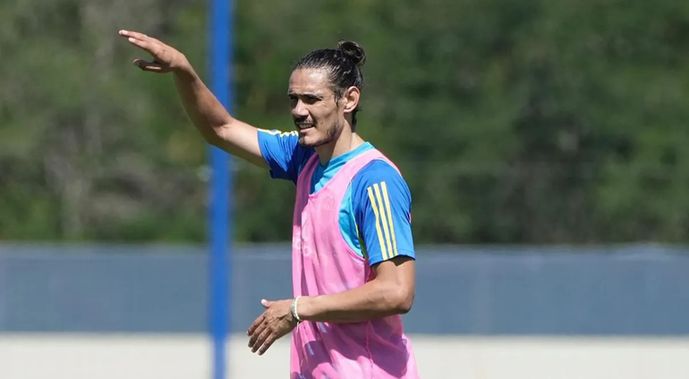 Edinson Cavani aún aguarda por su regreso tras la lesión. Edinson Cavani aún aguarda por su regreso tras la lesión.