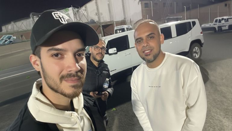 Diego, Juan y Daian Wagner, los tres hermanos que idearon la limusina, que actualmente es la más nueva en todo el país. Su valor supera los $100 millones. Diego, Juan y Daian Wagner, los tres hermanos que idearon la limusina, que actualmente es la más nueva en todo el país. Su valor supera los $100 millones.