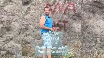 Un camionero fue denunciado por pintar un graffiti en el Parque Nacional Nahuel Huapi Un camionero fue denunciado por pintar un graffiti en el Parque Nacional Nahuel Huapi