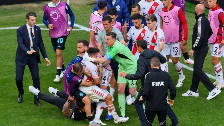 La pelea entre los jugadores de River y los del Inter La pelea entre los jugadores de River y los del Inter