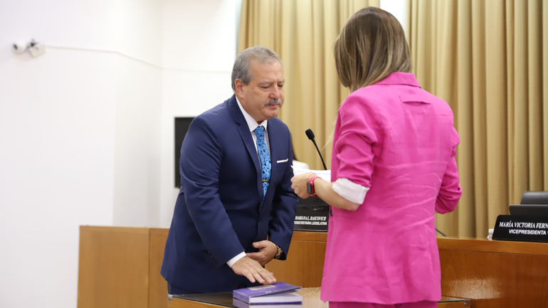 Gustavo Pereyra juró este jueves como Defensor del Pueblo de la Ciudad de Neuquén. Gustavo Pereyra juró este jueves como Defensor del Pueblo de la Ciudad de Neuquén.