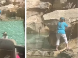 Turista escaló la Fontana di Trevi para recargar su botella de agua