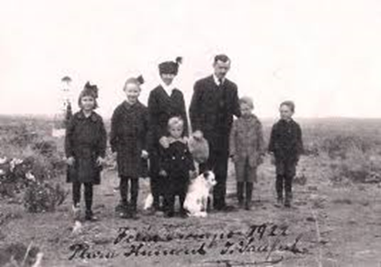 Juan Soufal y flia. Juan Soufal y flia.