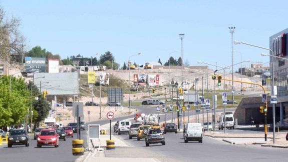Detienen a dos mecheros luego de robar una notebook en un shopping