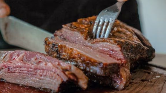 La costumbre de no comer carne roja en Semana Santa tiene un orígen religioso.