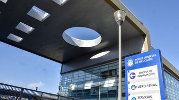 La Fiscalía de Violencia contra las Mujeres, Diversidades y Delitos Sexuales pidió realizar un allanamiento a la vivienda de Plottier. La Fiscalía de Violencia contra las Mujeres, Diversidades y Delitos Sexuales pidió realizar un allanamiento a la vivienda de Plottier.