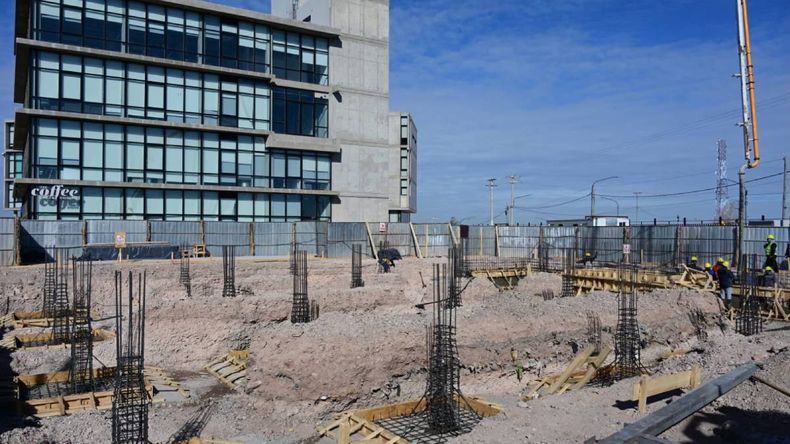 El tercer edificio del Polo Tecnológico ya empieza a ser visible: a qué estará dedicado | LM Neuquen El tercer edificio del Polo Tecnológico ya empieza a ser visible: a qué estará dedicado