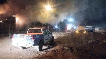 En el incendio que destruyó por completo una vivienda, murió un bebé de diez meses. En el incendio que destruyó por completo una vivienda, murió un bebé de diez meses.