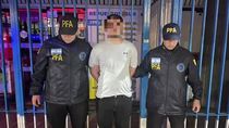 Dmitrii Novikov fue trasladado bajo custodia a Ezeiza y expulsado en un vuelo a Estambul. Dmitrii Novikov fue trasladado bajo custodia a Ezeiza y expulsado en un vuelo a Estambul.