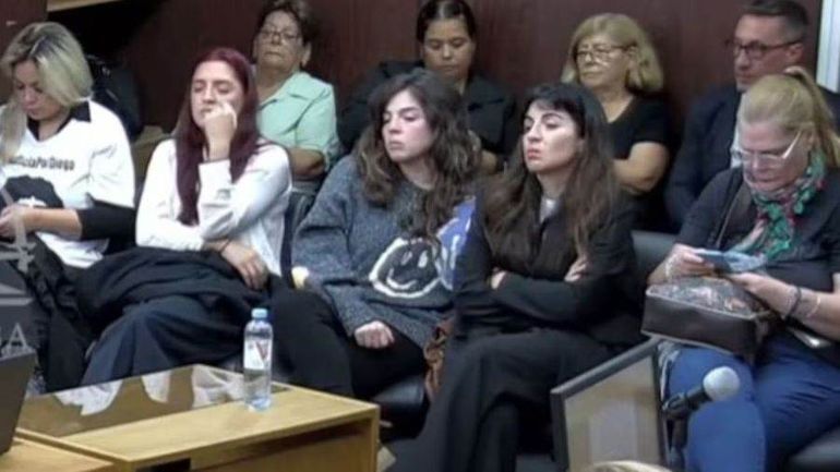 Giannina, Dalma y Jana Maradona durante el juicio que investiga la muerte de su papá, Diego Maradona. Giannina, Dalma y Jana Maradona durante el juicio que investiga la muerte de su papá, Diego Maradona.
